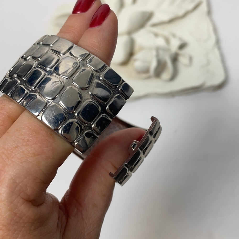 Silver Clamp Bracelet Turtle Shell Design - Picture 5 of 8